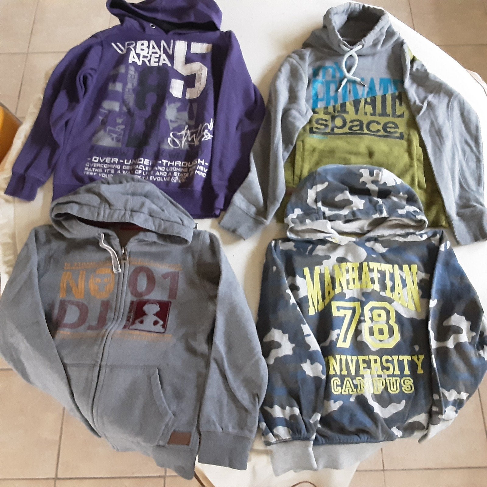 4 sweaters maat 140
Waarvan 1 met rits
In goede staat
8€ voo, Ophalen of Verzenden, Gebruikt, Jongen