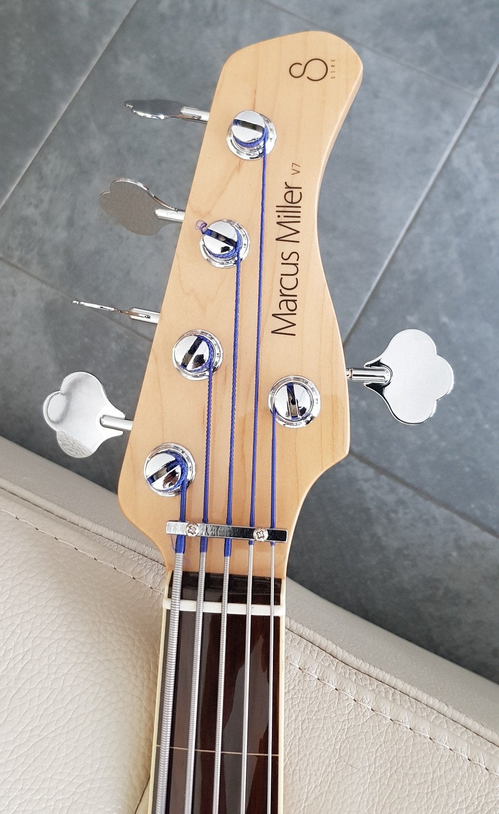 Sire Marcus Miller V7 (1e gen) Fretless 5-string, Muziek en Instrumenten, Snaarinstrumenten | Gitaren | Bas, Ophalen, 5-snarig