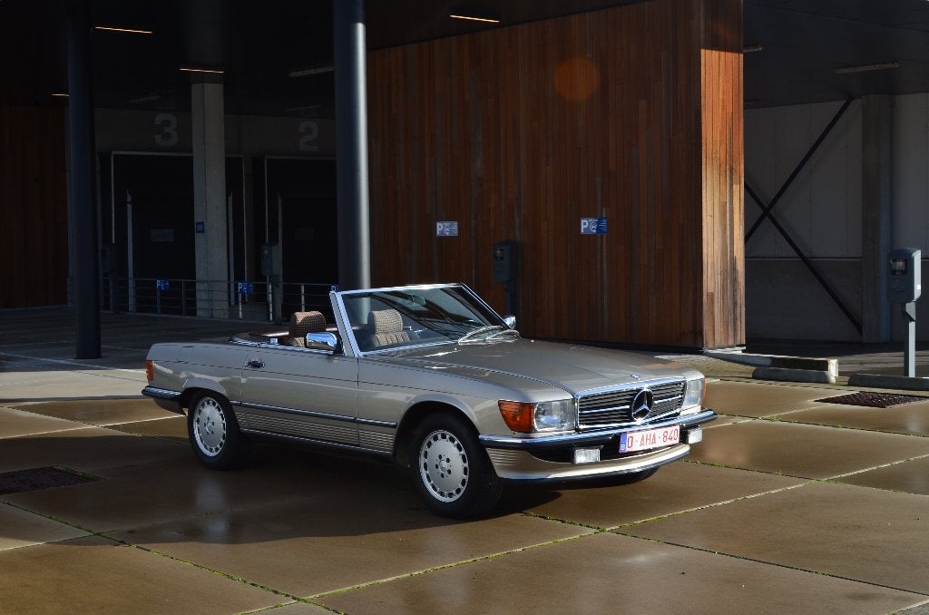 Mercedes 300 SL R107 handgeschakeld, foto 3