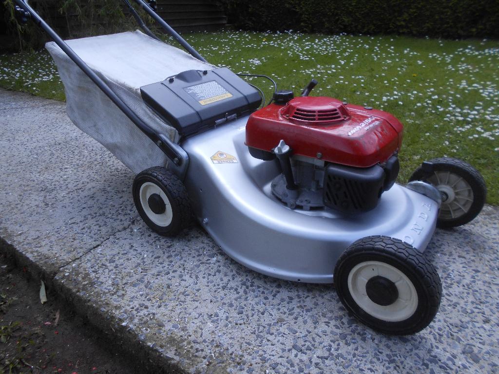 Tondeuse Auto-tractee HONDA HRA2150 3 vitesses, Ophalen, Cirkelmaaier, Honda, Zo goed als nieuw