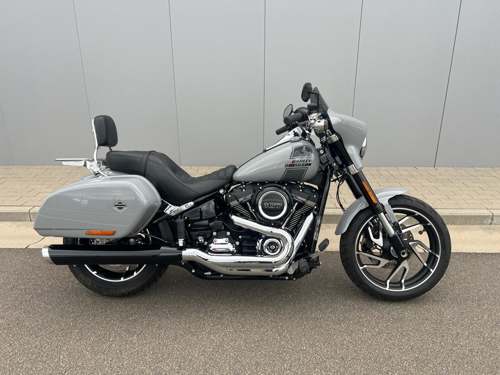 SPORT GLIDE 12/2024 - 4.016km!!, 2 cilinders, Nieuw, Chopper, Bedrijf