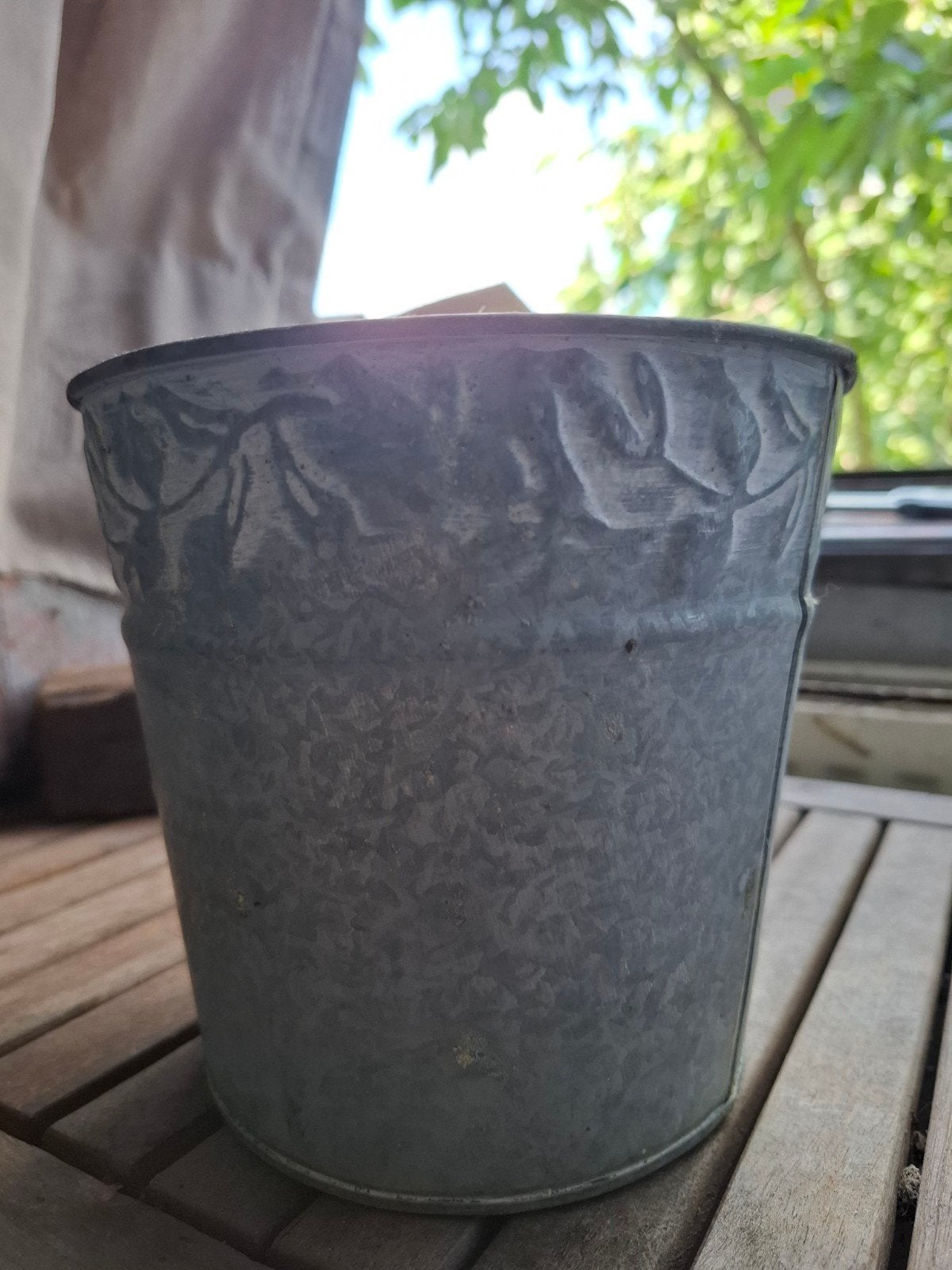 Pot de fleurs en zinc, Enlèvement