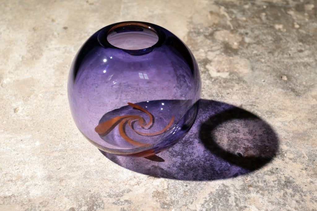 Vase boule Unica Roel Olivier, verre de Leerdam, Antiquités & Art, Vase, Verre, Enlèvement, Violet