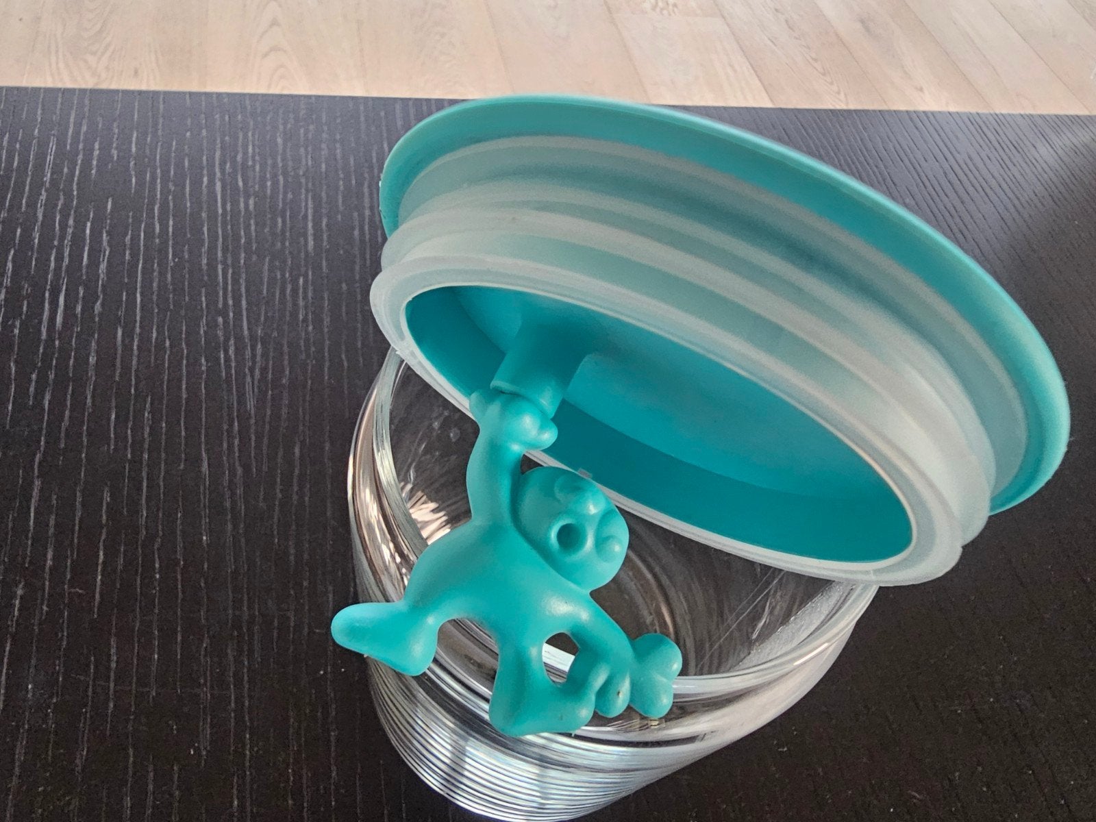 ALESSI iconische voorraadpot "a little man holding on tight”, Verzenden, Zo goed als nieuw, Voorraadpot, Alessi
