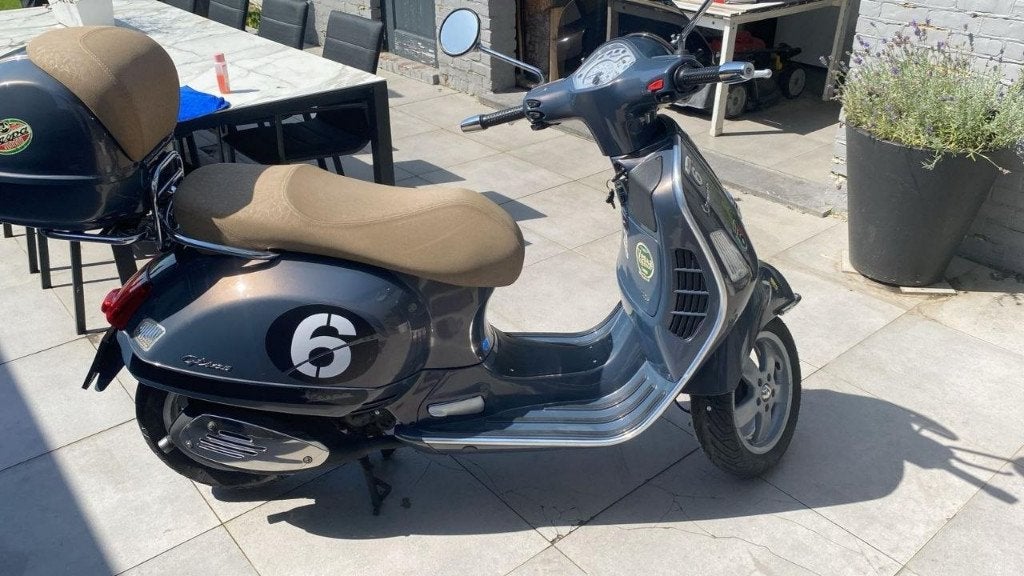 Prachtige Vespa GTS 125 - Versch extra's - Vers onderhoud, Autres modèles, 125 cm³, Comme neuf, Enlèvement