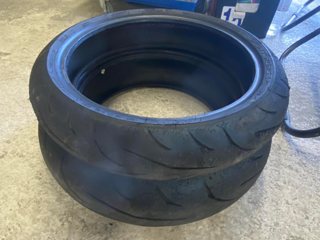 Mitas Sport Force Rs 180/60 ZR 17AR en 120/70 ZR 17AV banden, Auto-onderdelen, Ophalen, Band(en)