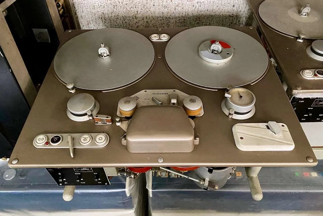 Recherché : magnétophone Telefunken M10 ou M10A, TV, Hi-fi & Vidéo, Enlèvement, Magnétophone