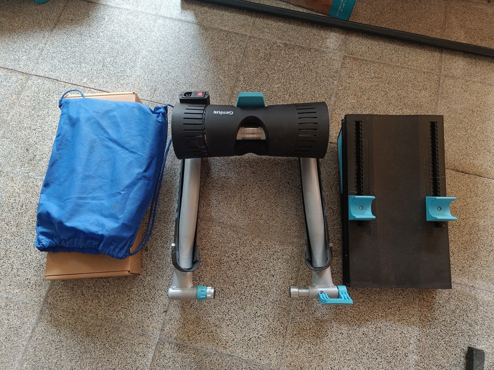 Tacx Genius fietstrainer / fietsrollen met BlackTrack + acce, Sport en Fitness, Ophalen
