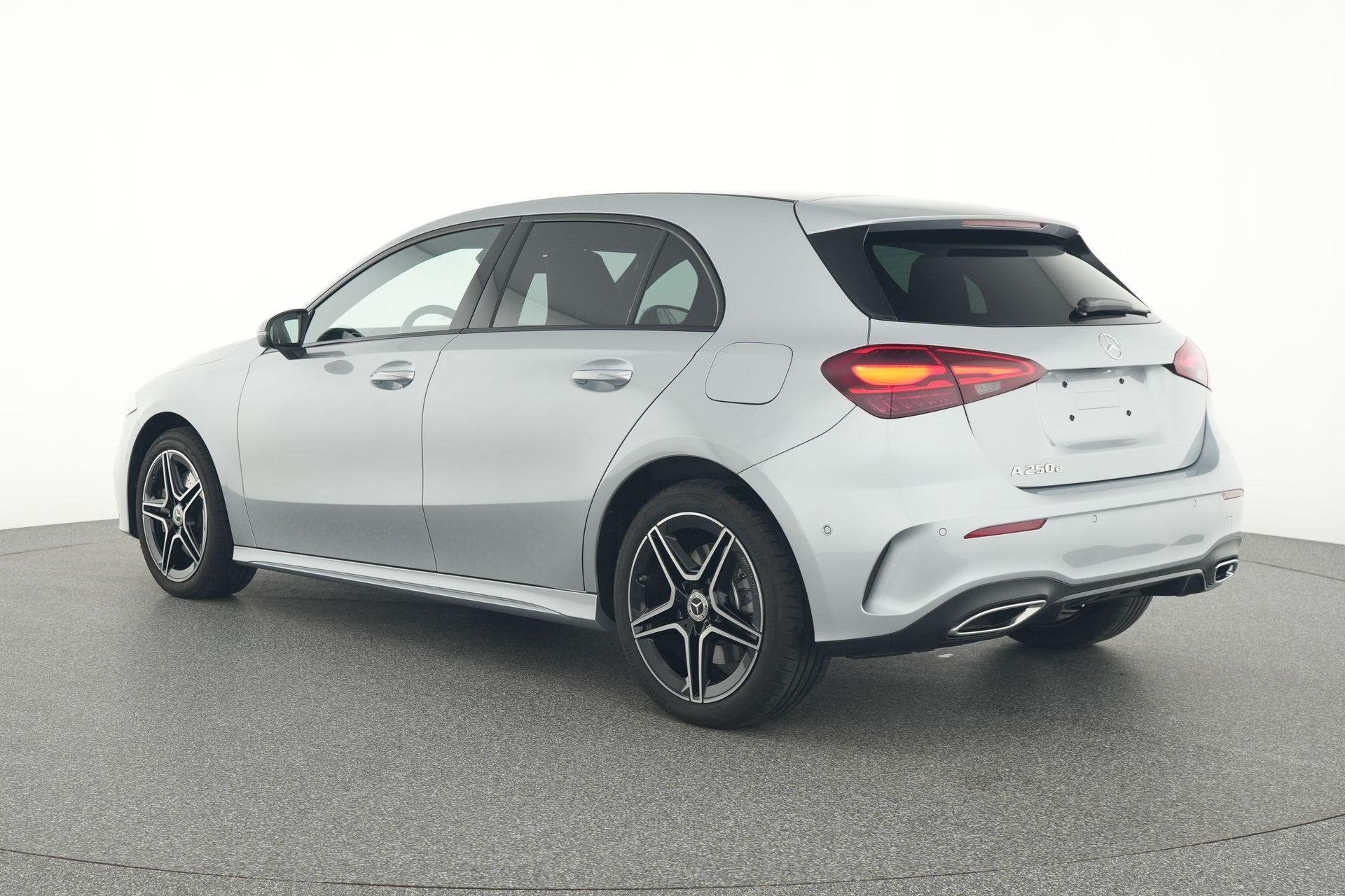 Mercedes-Benz A-Klasse 250 e AMG Line + PANO DAK + NIGHTPAKK, Autos, Mercedes-Benz, Achat, Euro 6, Entreprise, Noir