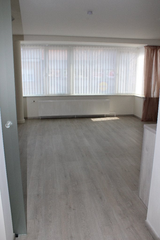 MOOI GERENOVEERD ENERGIEZUINIG APPARTEMENT TE HUUR JAARBASIS, Immo, 50 m² of meer, Oostende