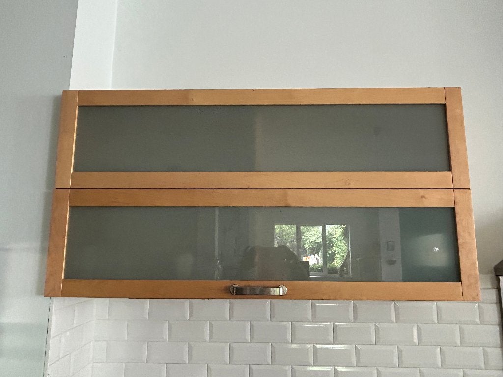 Meuble mural IKEA Värde – bois massif et verre dépoli, 25 à 50 cm, Beige, Moins de 100 cm, 100 à 150 cm