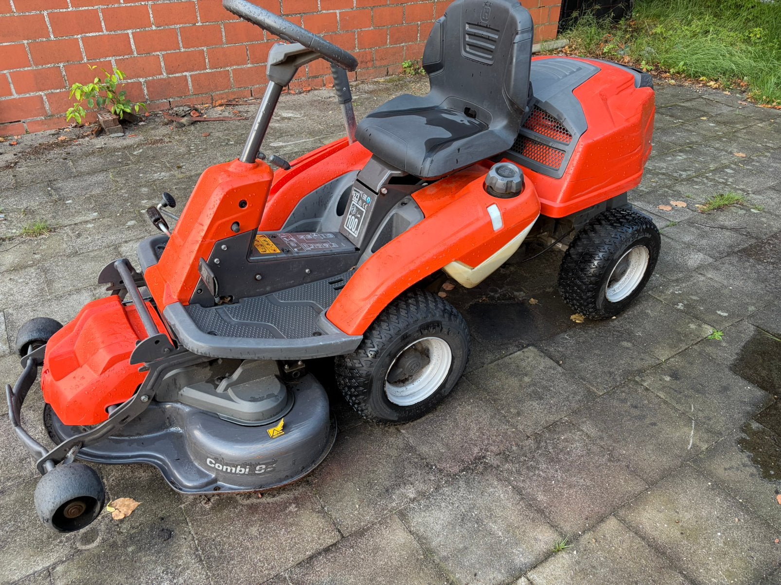 Husqvarna R213c zitmaaier, Jardin & Terrasse, Tondeuses autoportées, Utilisé, 90 à 120 cm, Fonction de mulching, Enlèvement