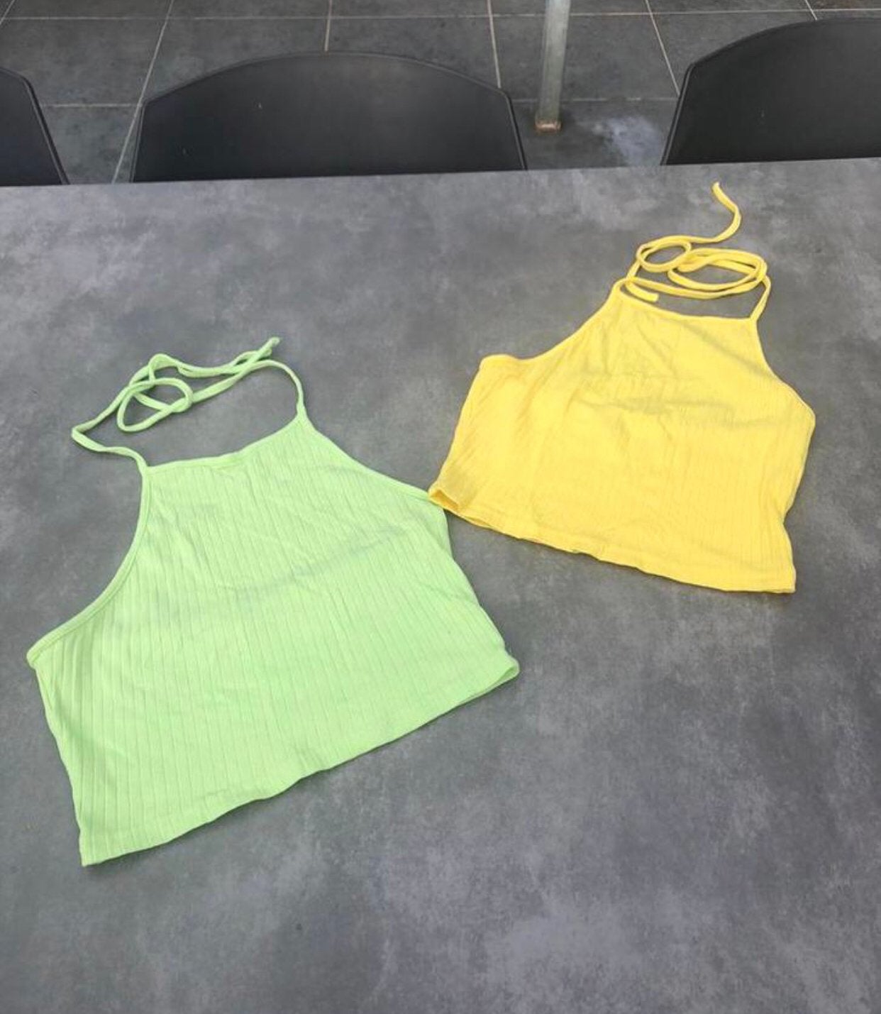 2 haltertopjes maat S  voor 5 euro samen, Kleding | Dames, Topjes, Ophalen, Zo goed als nieuw, Maat 36 (S), Zonder mouw