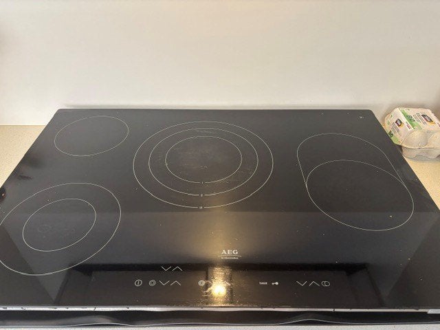 plaque vitro ceramique AEG Electrolux, 4 zones de cuisson, Encastré, Halogène, Enlèvement