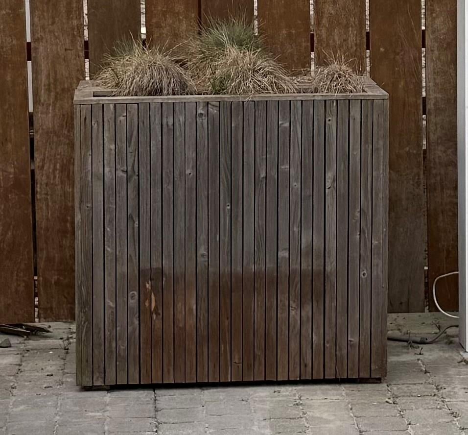 2 BANKEN (LOUNGE) STEIGERHOUT + 2 BLOEMBAKKEN THERMOWOOD, Ophalen, Gebruikt, Hout