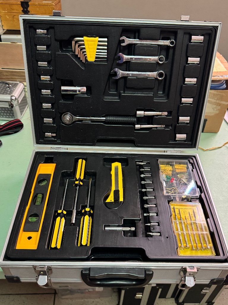 VALISE AVEC OUTILS, Bricolage & Construction, Enlèvement, Comme neuf