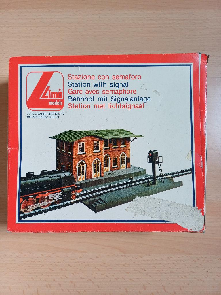 Lima modeltrein station met sein, Hobby en Vrije tijd, Modeltreinen | H0, Ophalen, Gebruikt, Brug, Tunnel of Gebouw, Lima
