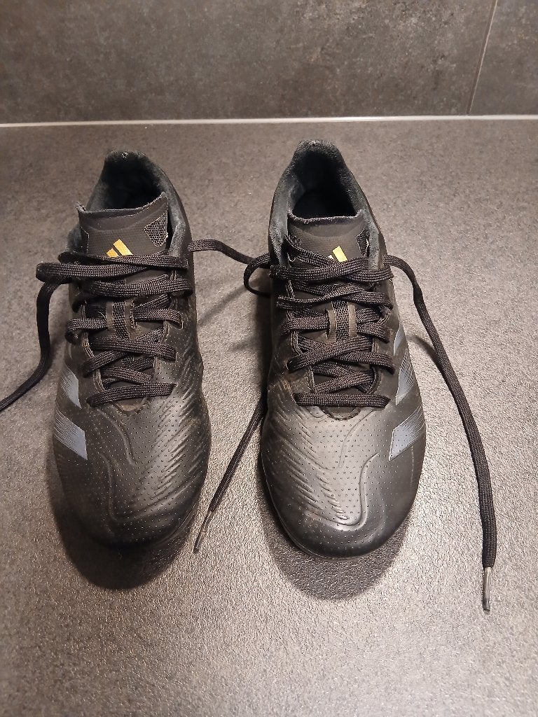 Te koop kinder voetbalschoenen van adidas predator!!!, Ophalen, Adidas, Gebruikt, Jongen of Meisje