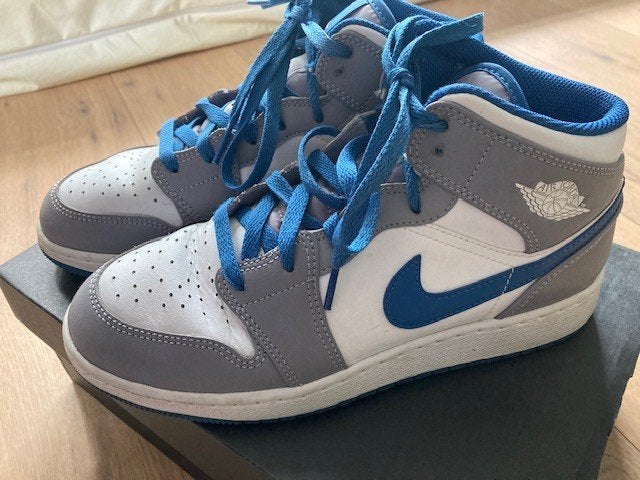Nike Air Jordan 1 MID maat 39 (kinderen), NIKE, Ophalen of Verzenden, Zo goed als nieuw, Jongen of Meisje