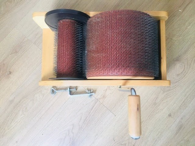 Louet kaardemolen aangeboden, Hobby en Vrije tijd, Spinnewielen en Spinnen, Ophalen of Verzenden