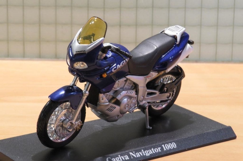 Cagiva Navigator 1000 1:18 blister, Hobby & Loisirs créatifs, Voitures miniatures | 1:18, Enlèvement ou Envoi, Neuf, Moteur, Maisto