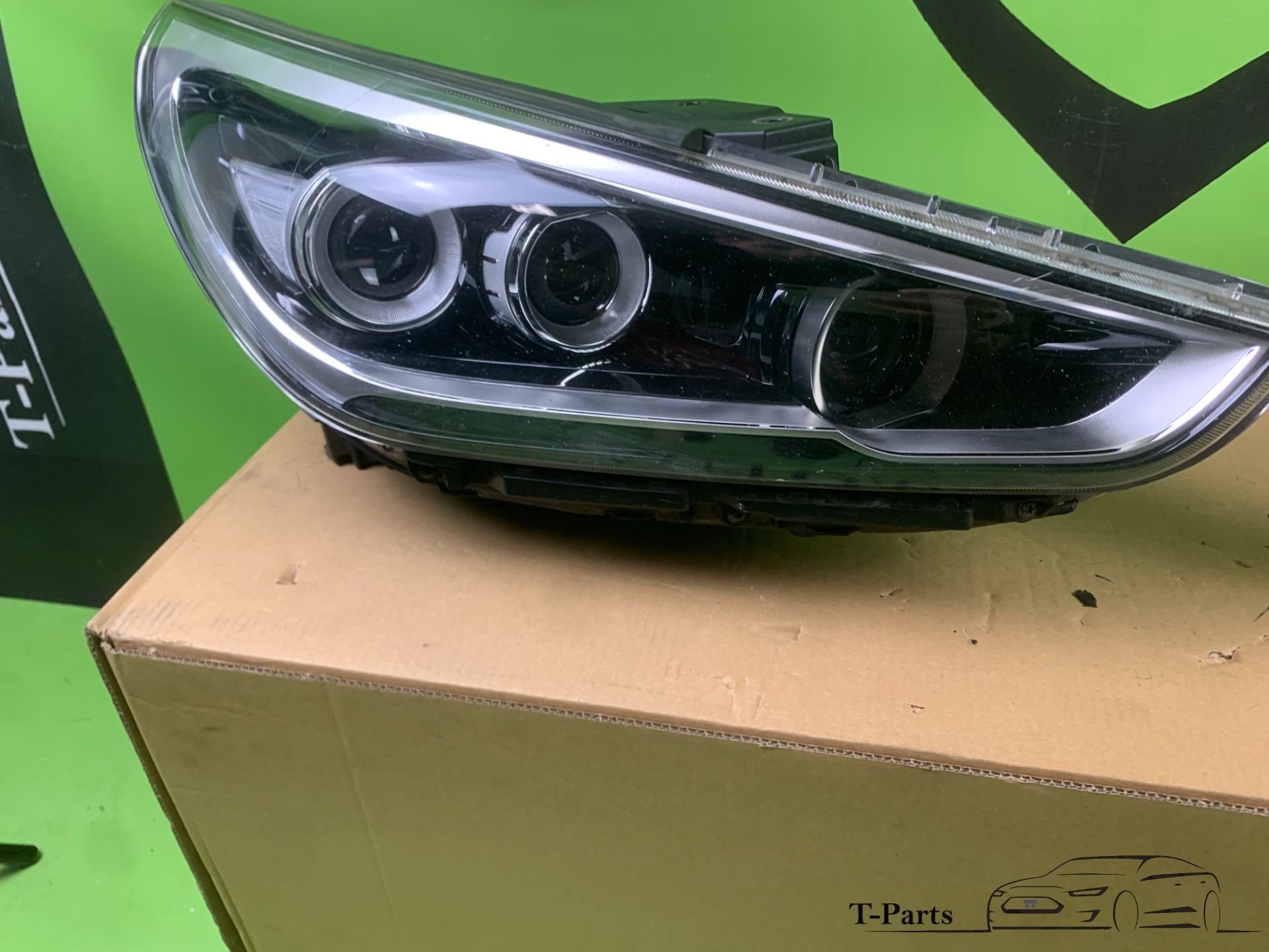 hyundai i30 phare droit 92102G4100 nouveau, Neuf, Heolleung-ro 12
06797  Seoul, Info@hyundai.com, Hyundai