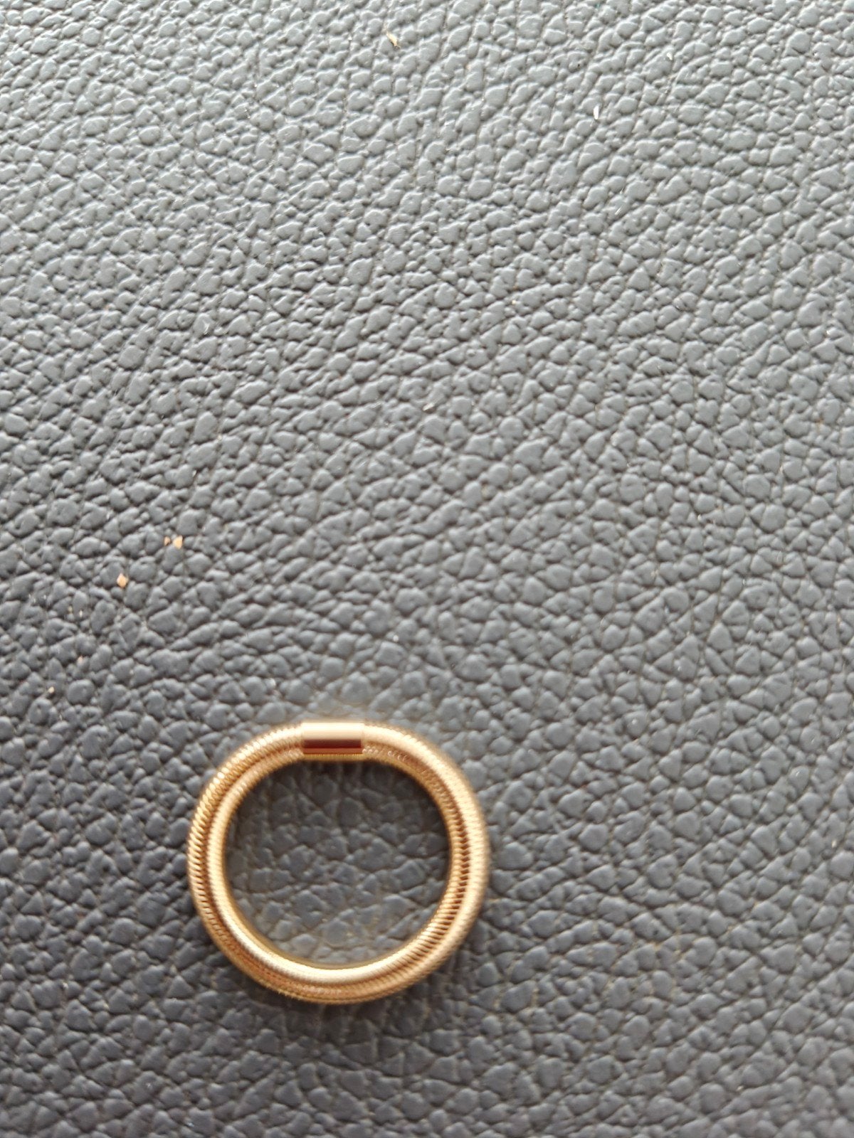 18karaat gouden ring elastisch van maat 16.5 tot 22, Bijoux, Sacs & Beauté, Bagues, Enlèvement, Neuf, Or, Femme