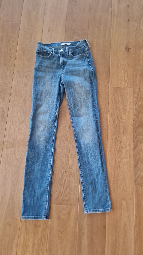 Un jeans LEVIS très bon état, W28 - W29 (confection 36), Levi Strauss & Co., Comme neuf, Enlèvement