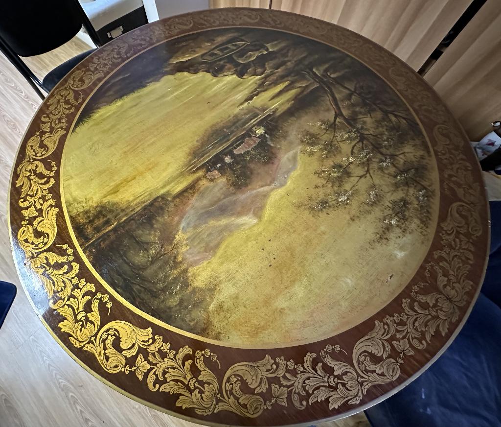 Decoratieve ronde tafel, Ophalen