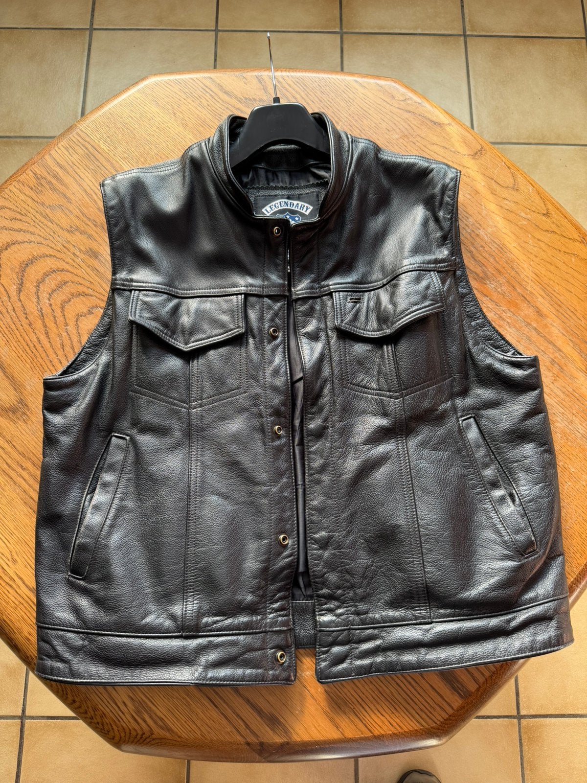 Vest lengendary USA, Kleding | Heren, Bodywarmers, Ophalen, Zo goed als nieuw, Overige maten, Zwart