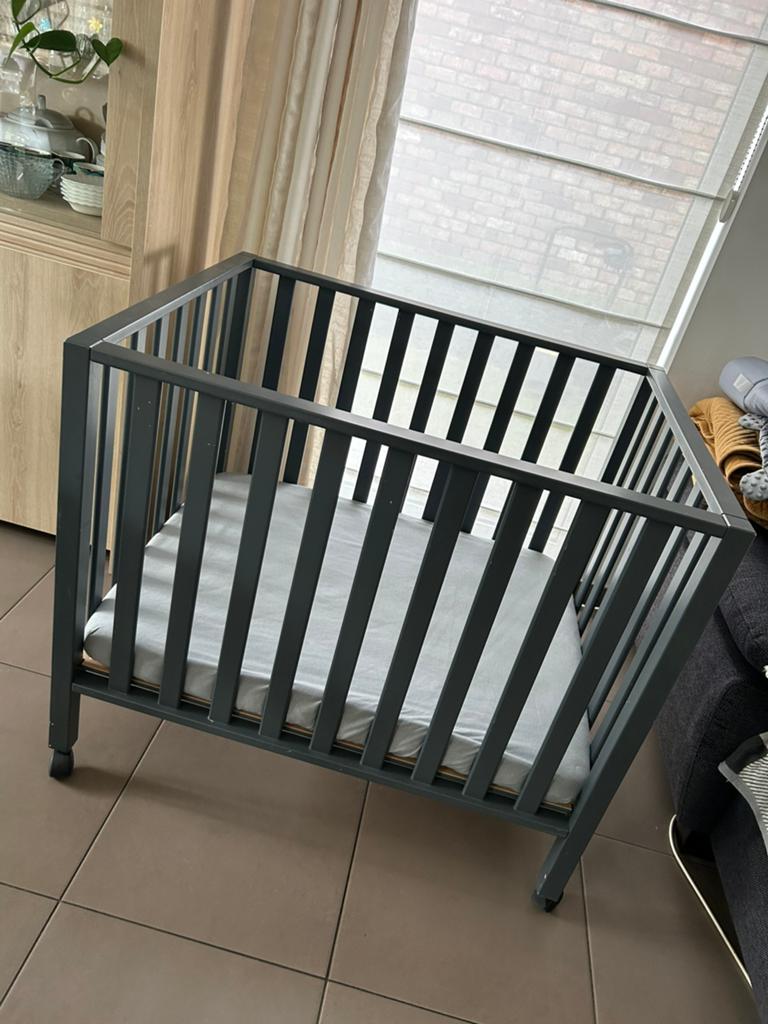 Park baby, Kinderen en Baby's, Babyparken, Ophalen, Gebruikt, Wieltjes