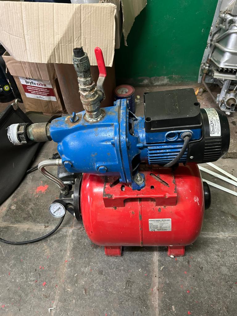 Tallas waterpomp met drukvat, Tuin en Terras, Waterpompen, Ophalen of Verzenden, Gebruikt, Elektrisch, Hydrofoorpomp