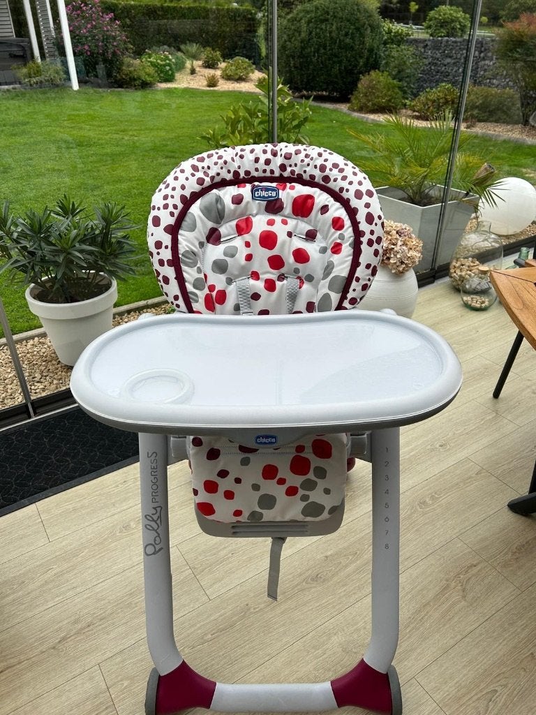 Chaise Haute Chicco (utilisée chez les grands-parents), Enfants & Bébés, Enlèvement, Comme neuf, Chaise évolutive