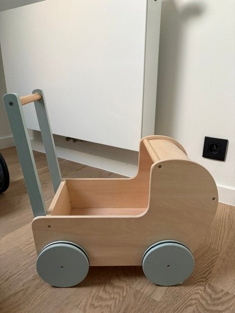 Houten poppenwagen KID'S CONCEPT, Ophalen, Zo goed als nieuw, Duw- of Trekspeelgoed