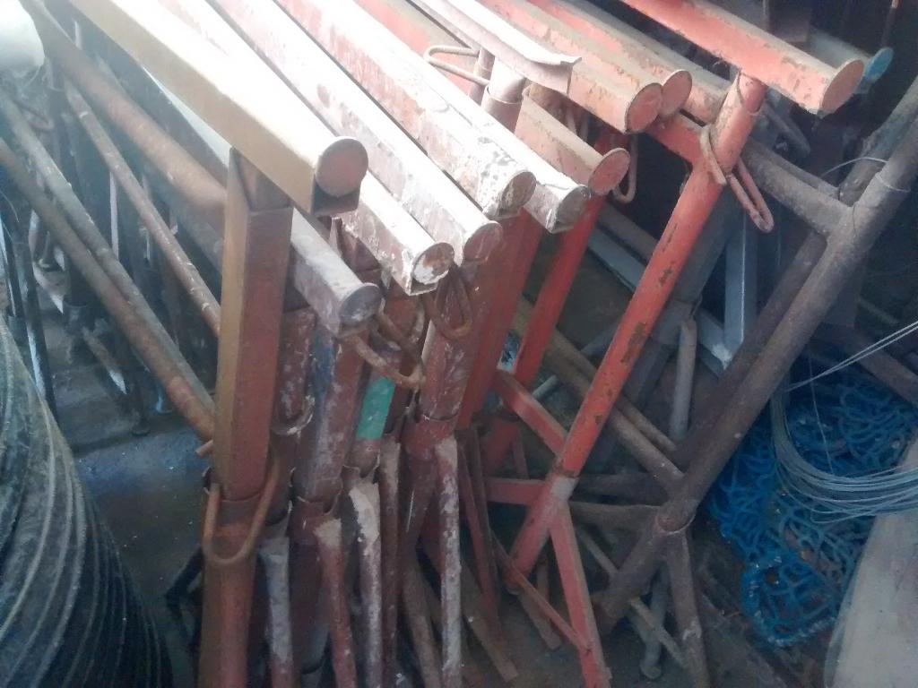 une quinzaine de tréteaux, Bricolage & Construction, Métaux, Enlèvement, Utilisé, Fer
