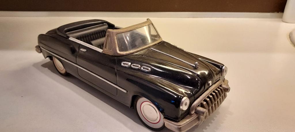 uitverkoop oude speelgoedauto Buick cabrio zwart, nu 15 euro, Envoi