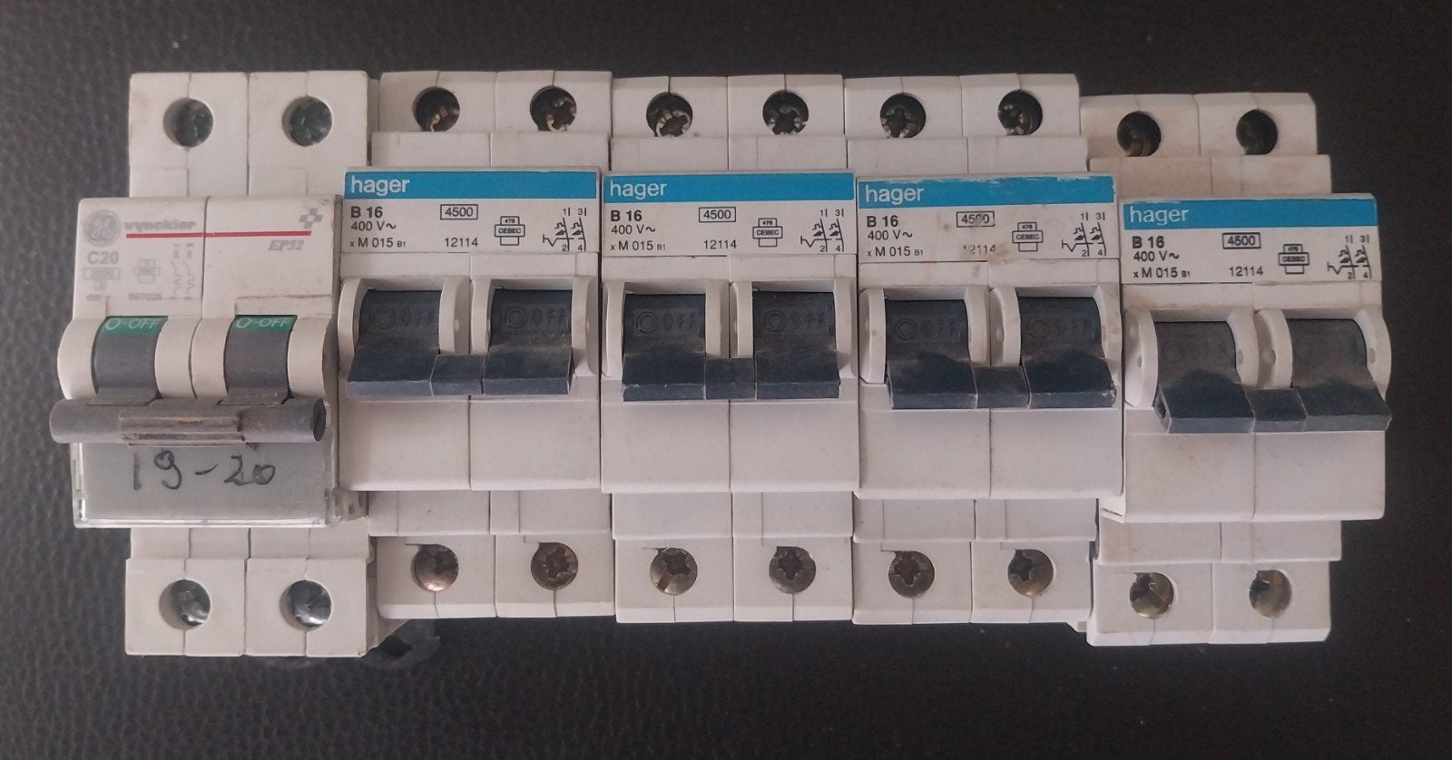 disjoncteur électrique 10€ pour les 5, Enlèvement