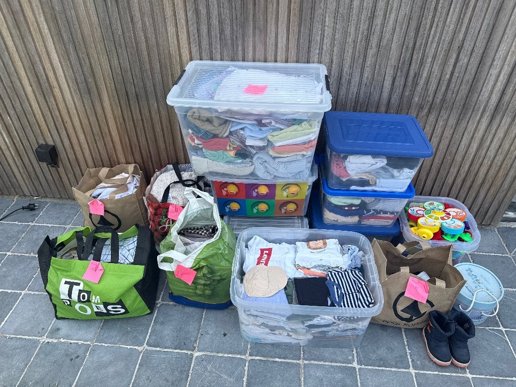 Lot kledij, baby - peuter jongen schoenen en speelgoed, Ophalen, Zo goed als nieuw, One size