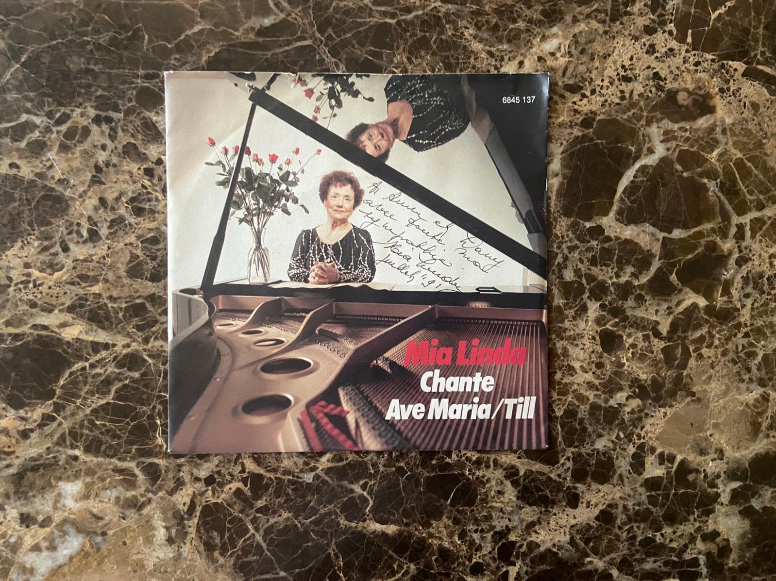 Gesigneerde single Mia Linda : Chante Ave Maria/Till, Cd's en Dvd's, Ophalen of Verzenden, Zo goed als nieuw, Single
