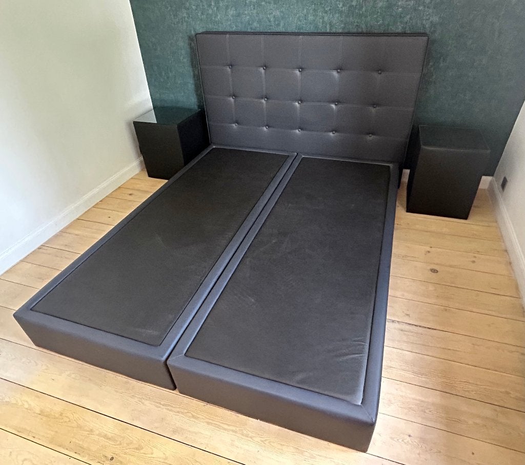 Bed en Nachtkastjes - Zwarte Kunstleren Boxspring Hoofdbord, Ophalen, Gebruikt, Zwart, Tweepersoons