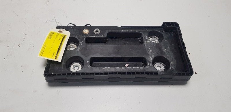 BAC A BATTERIE Passat (3G2) (|3Q0804869|3Q0804869A|), Utilisé, Volkswagen