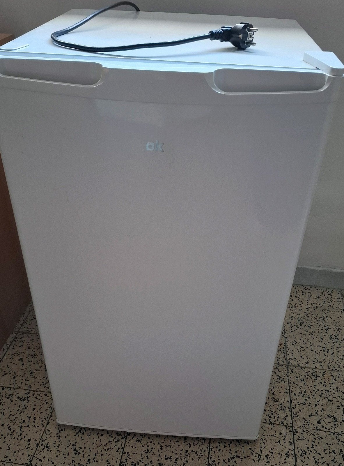 Modèle de table de réfrigérateur autoportante (avec comparti, Electroménager, Réfrigérateurs & Frigos, Avec compartiment congélateur