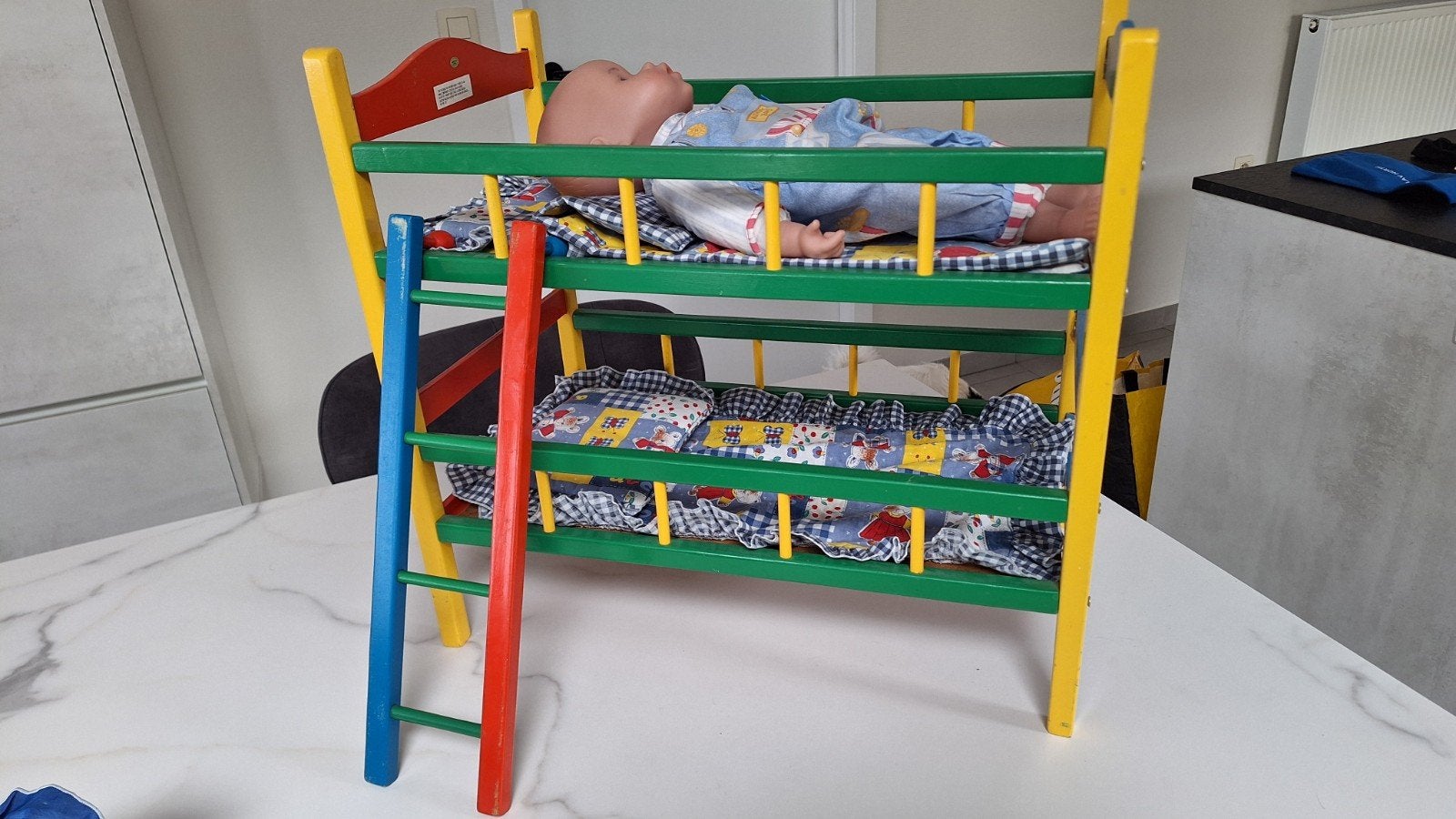 stapelbed  met pop en draagtas, Ophalen, Gebruikt