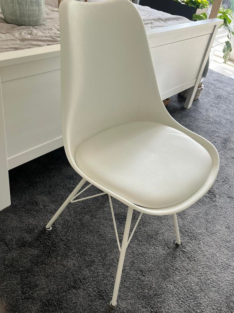 4 stoelen jysk, Ophalen, Wit, Zo goed als nieuw, Vier