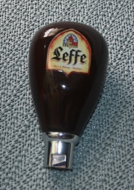 Bouton à robinet en porcelaine/Leffe #1, Collections, Marques de bière, Envoi, Comme neuf, Autres types, Leffe