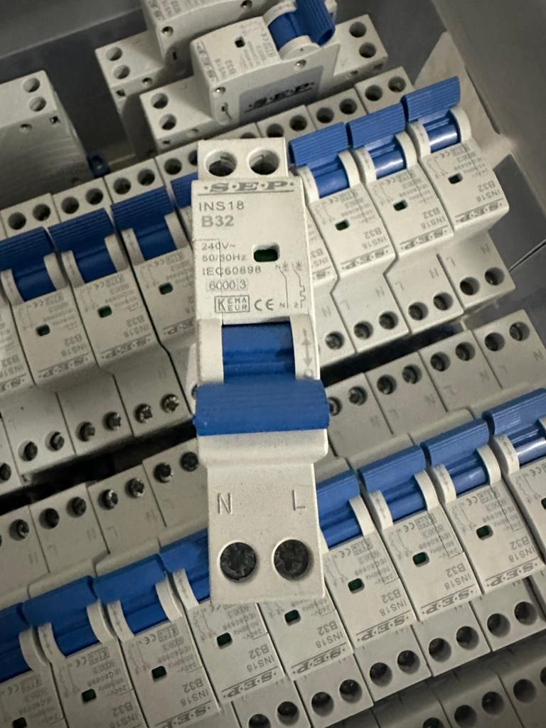 Partij 40Stuks SEP INS18 B32 Installatieautomaten 1P+N Nieuw, Doe-het-zelf en Bouw, Ophalen of Verzenden, Nieuw, Schakelaar