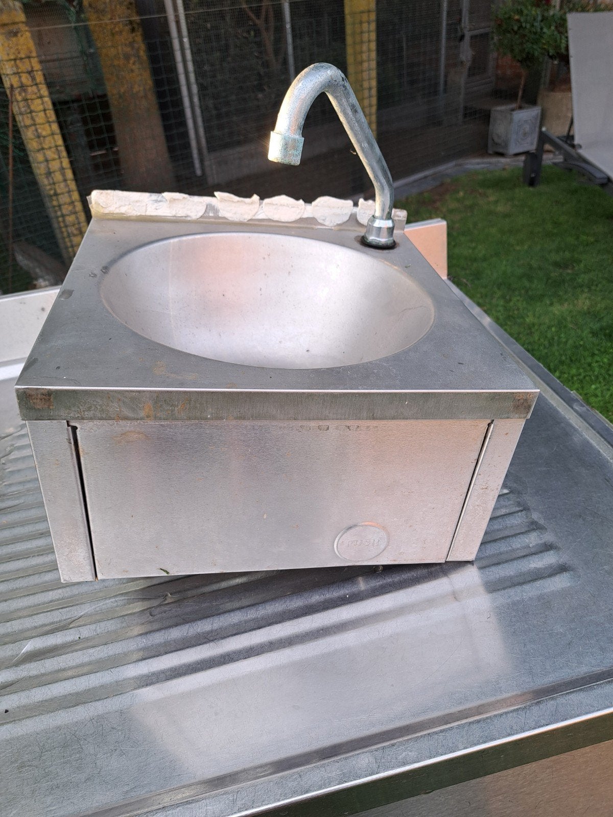 Industriële inox handen wasser met duwknop, Huis en Inrichting, Keuken | Potten en Pannen, Ophalen, Inox