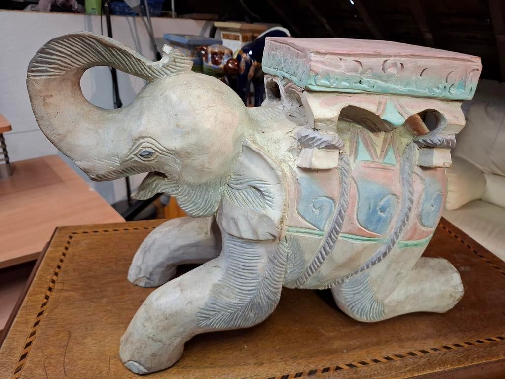 Magnifique éléphant en bois sculpté massif, Enlèvement