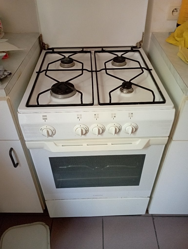 Cuisinière gaz Ariston très bon état, cause succession, Ophalen, Gebruikt, Grill, 4 kookzones