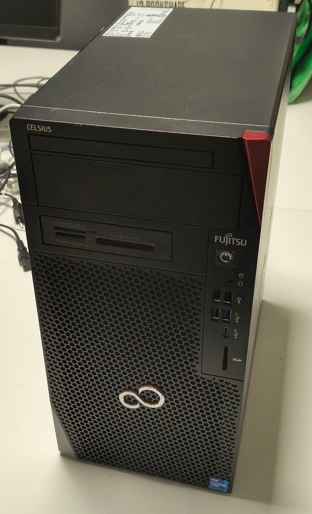 Fujitsu Celsius W5011 Workstation PC i7-11700K 32GB 512GB P2, 512 GB, 4 Ghz ou plus, Utilisé, Gaming